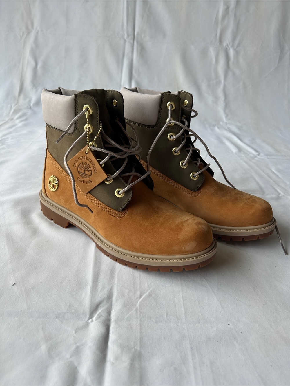 *HARD TO FIND* Timberland Wheat and Olive Leather/Nubuck Boots